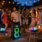 Kerti parti JBL PartyBox hangfal és mini fényeffektek bérlése