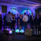 Céges rendezvény hangosítása és fénytechnikája Thunder hangfalakkal, vezeték nélküli mikrofonokkal, PartyBarokkal és füstgéppel