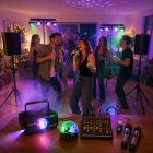 Házibuli hang- és fénytechnika bérlés aktív hangfalpárral, két wireless mikrofonnal, partyfényekkel és füstgéppel